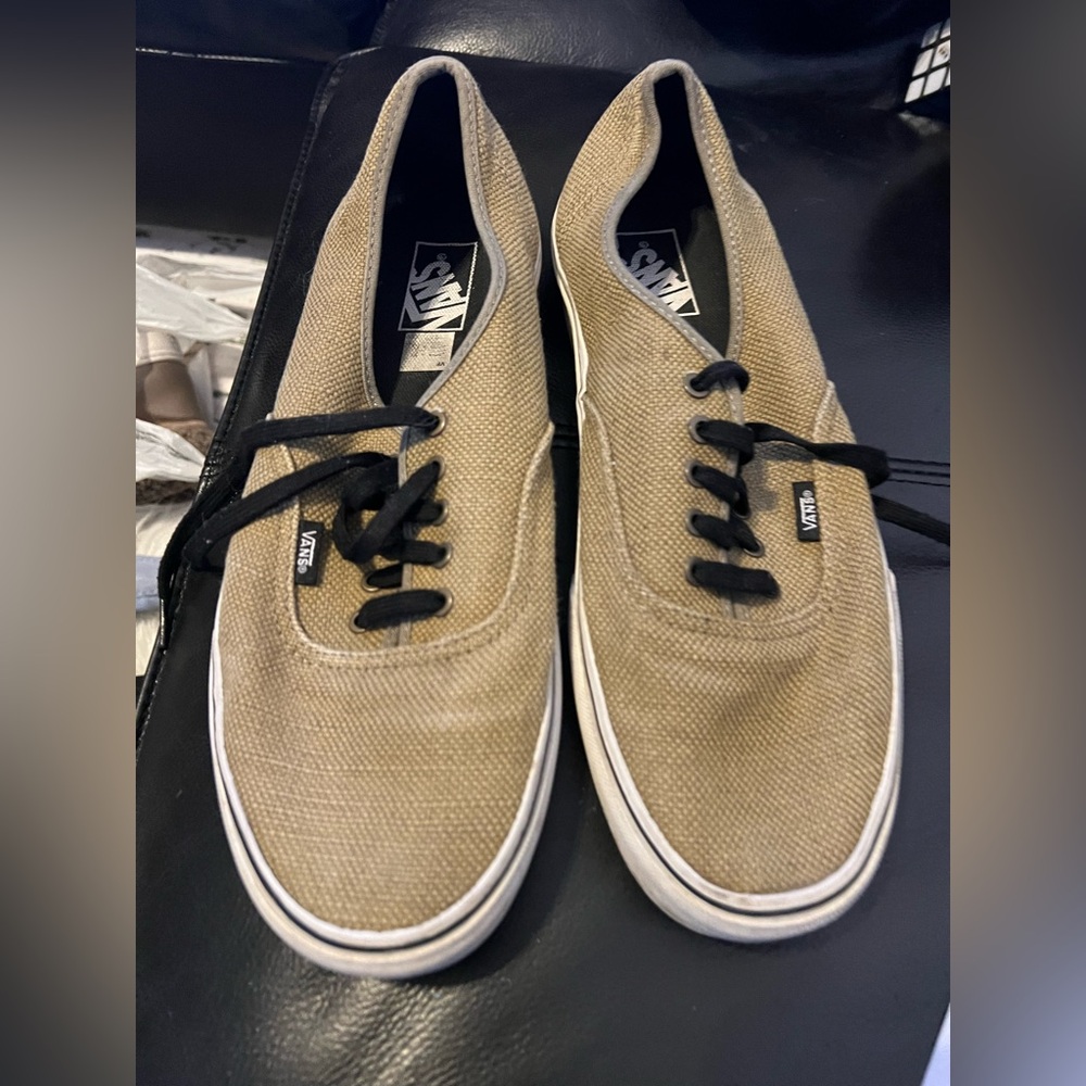 512suo Vans Tan and Black Canvas Sneakers Classic Skate Style
